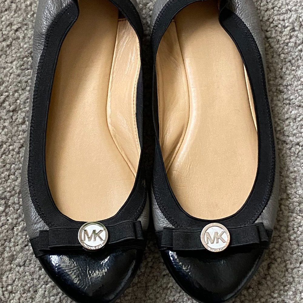 Michael Kor Toe Cap Flats Shoes  size 7.5